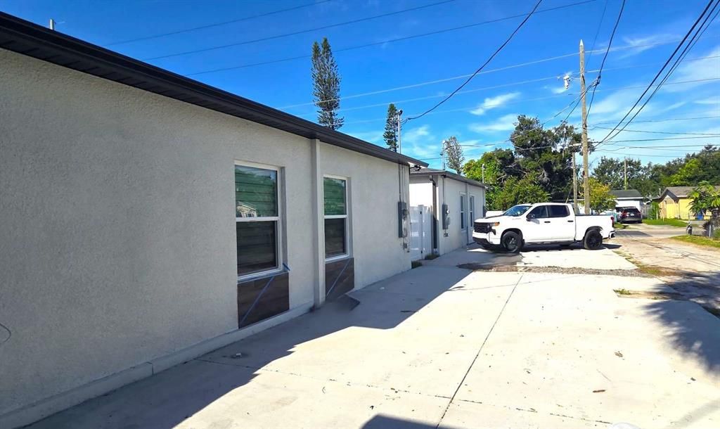 For Rent: $2,195 (3 beds, 2 baths, 1000 Square Feet)