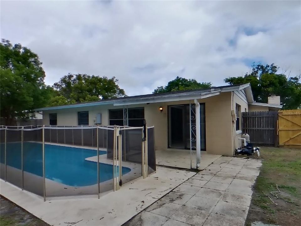 For Rent: $2,199 (3 beds, 2 baths, 1233 Square Feet)