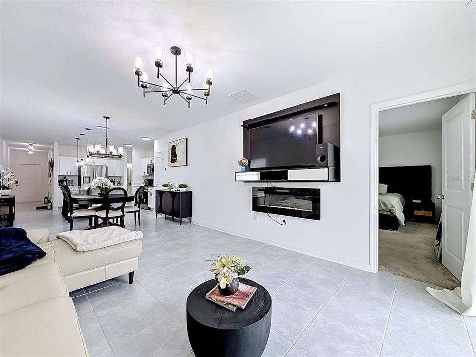 For Sale: $285,000 (3 beds, 2 baths, 1432 Square Feet)