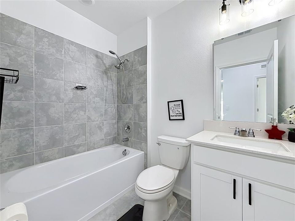 For Sale: $285,000 (3 beds, 2 baths, 1432 Square Feet)