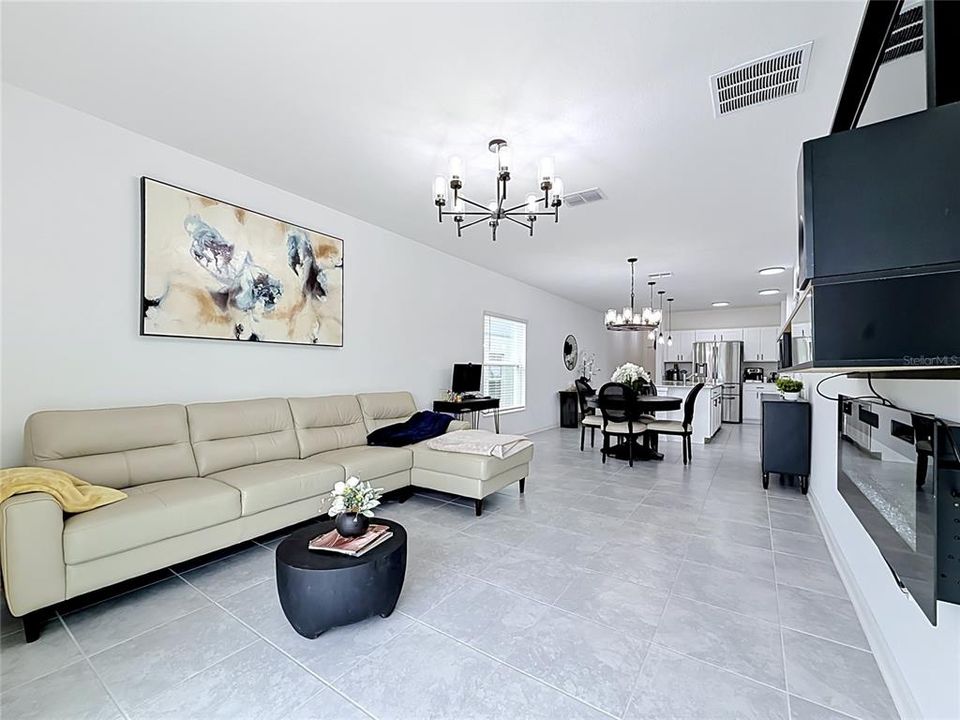 For Sale: $285,000 (3 beds, 2 baths, 1432 Square Feet)