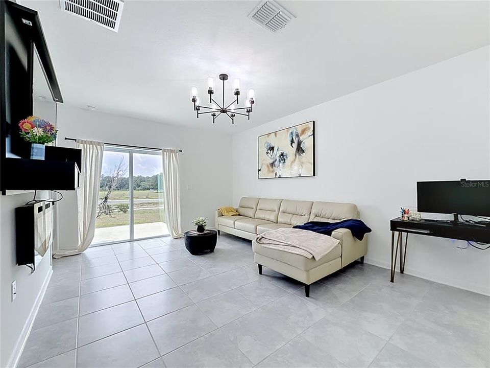 For Sale: $285,000 (3 beds, 2 baths, 1432 Square Feet)