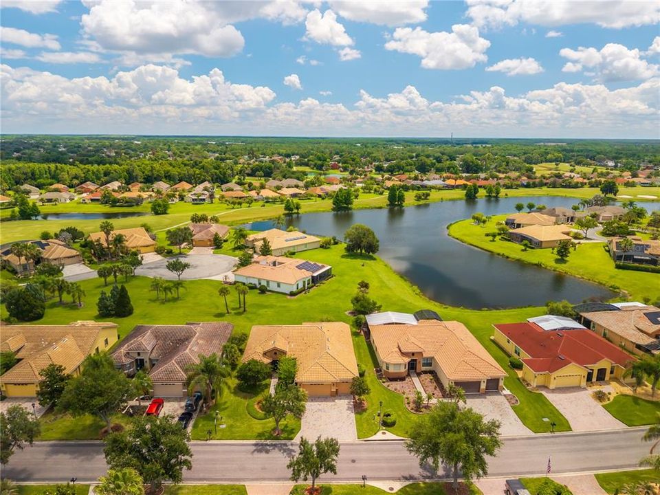 En Venta: $499,900 (3 camas, 3 baños, 2580 Pies cuadrados)
