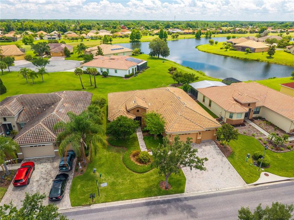 En Venta: $499,900 (3 camas, 3 baños, 2580 Pies cuadrados)