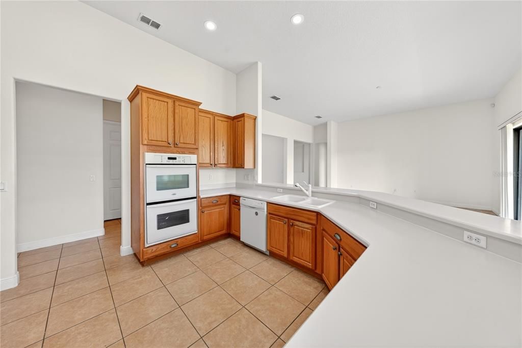 En Venta: $499,900 (3 camas, 3 baños, 2580 Pies cuadrados)