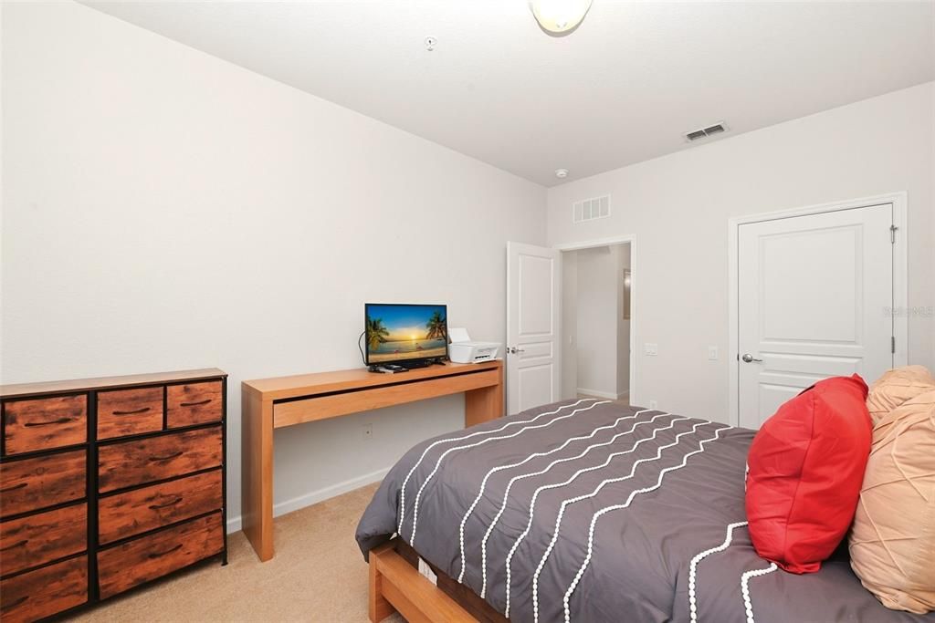 For Sale: $159,950 (2 beds, 2 baths, 1112 Square Feet)