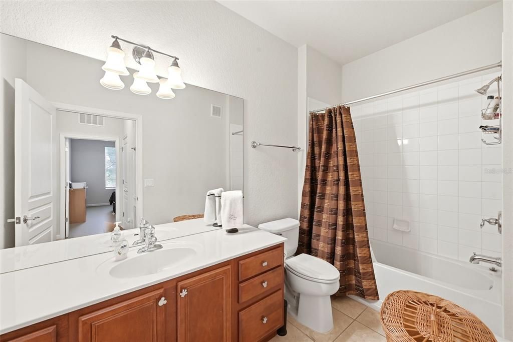 For Sale: $159,950 (2 beds, 2 baths, 1112 Square Feet)