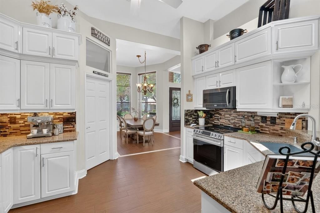 For Sale: $599,999 (4 beds, 3 baths, 2768 Square Feet)
