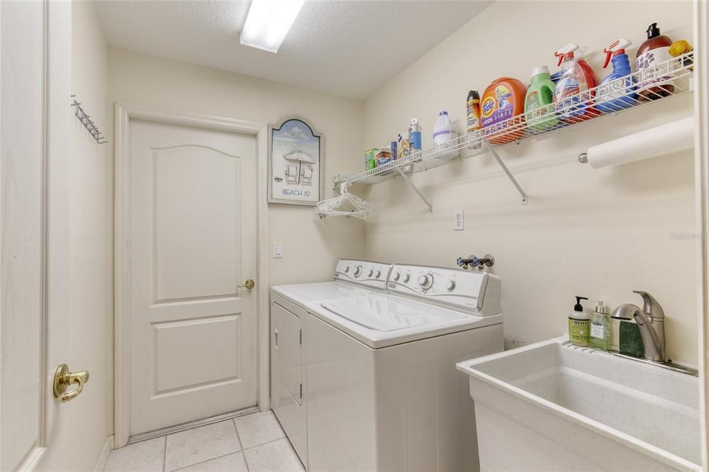 Active With Contract: $449,900 (3 beds, 2 baths, 2086 Square Feet)