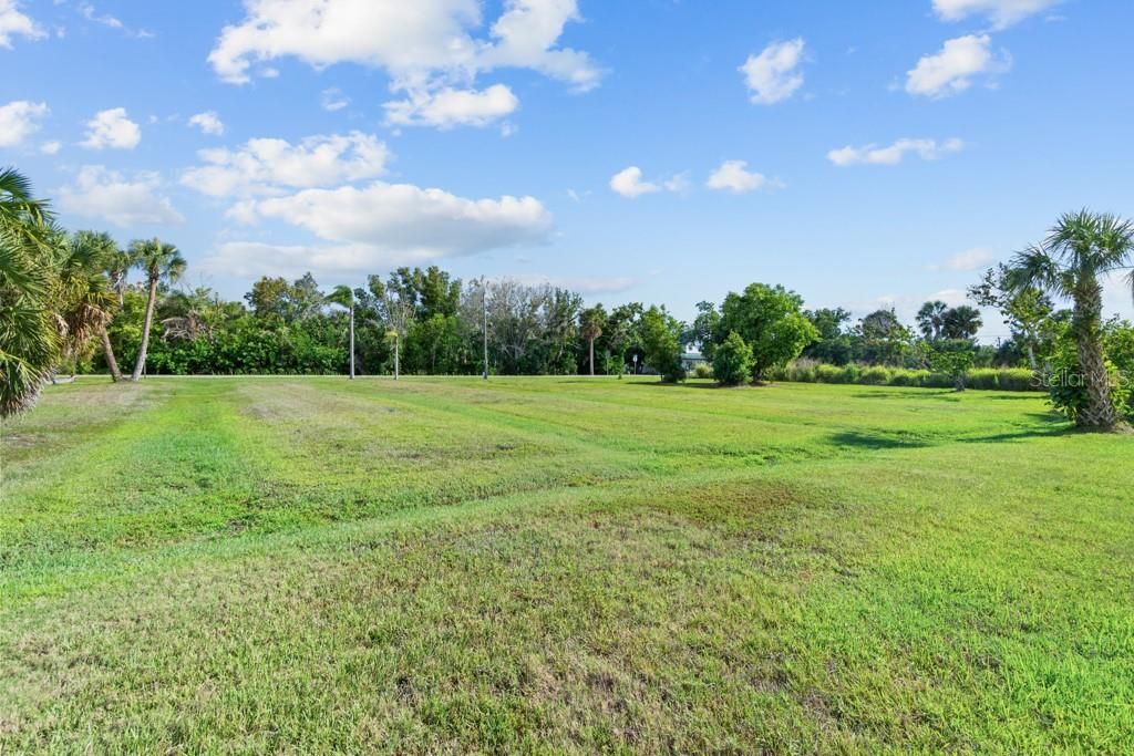 На продажу: $799,900 (1.84 acres)