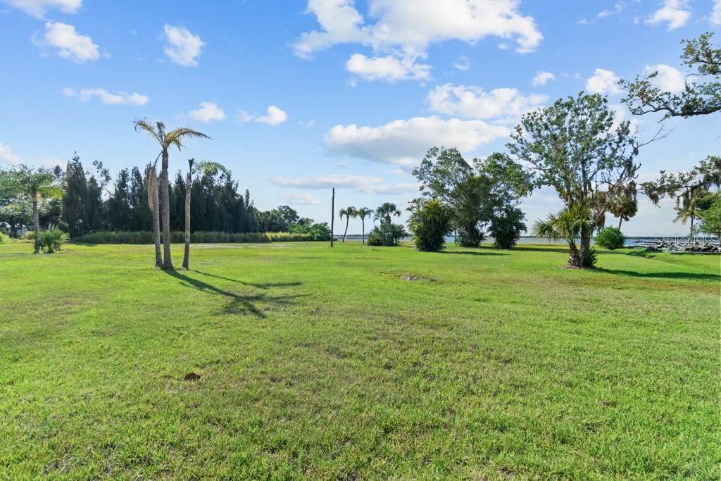 На продажу: $799,900 (1.84 acres)