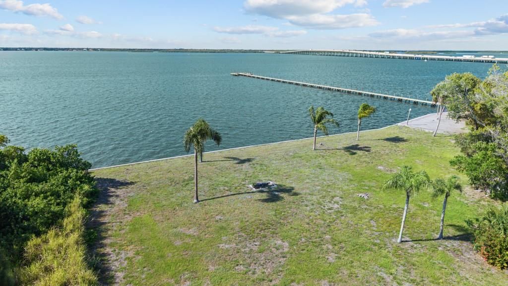 На продажу: $799,900 (1.84 acres)