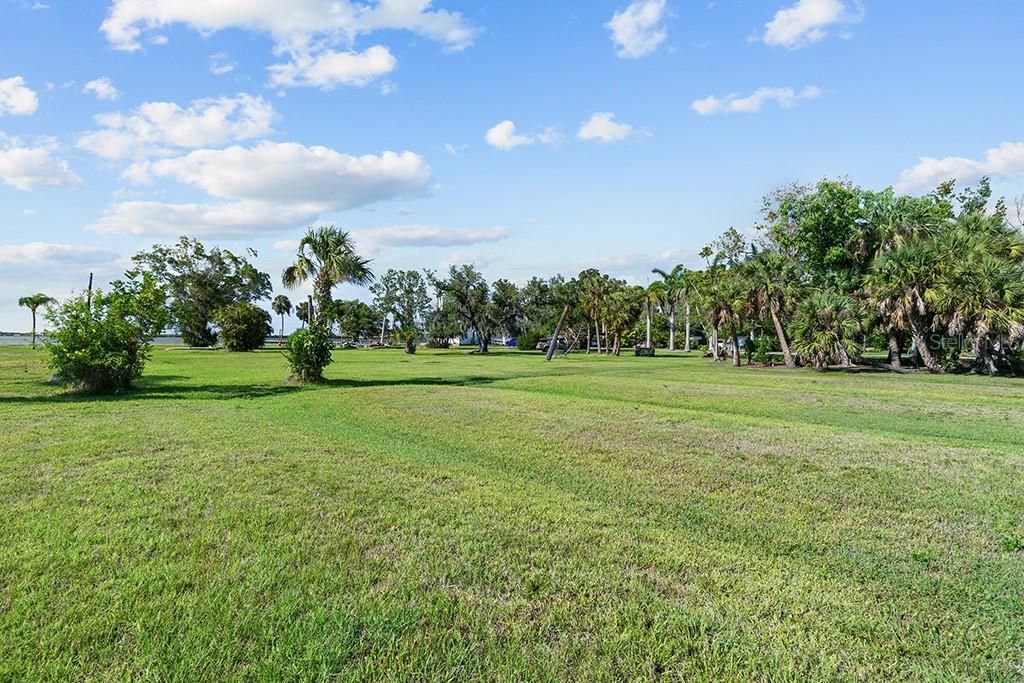 На продажу: $799,900 (1.84 acres)