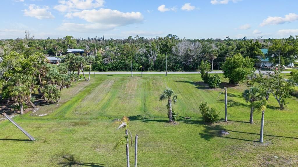 На продажу: $799,900 (1.84 acres)