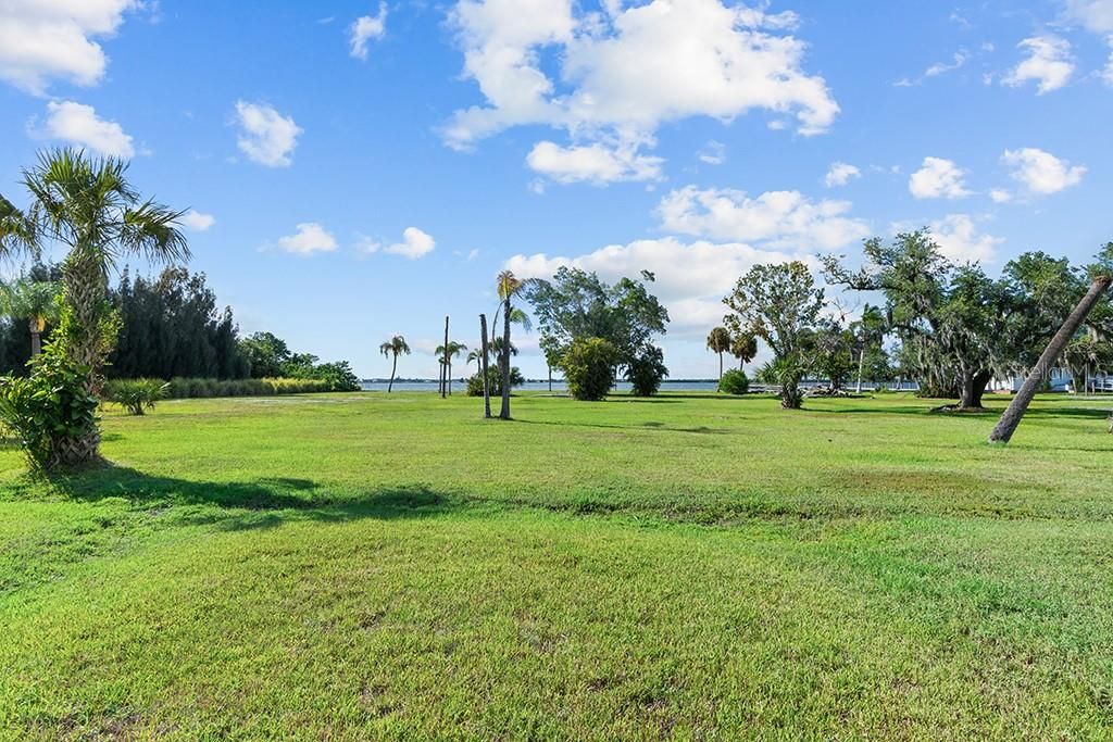 На продажу: $799,900 (1.84 acres)