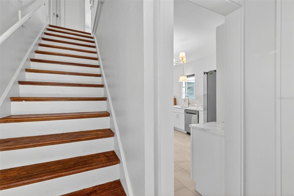 Activo con contrato: $695,000 (3 camas, 2 baños, 2347 Pies cuadrados)
