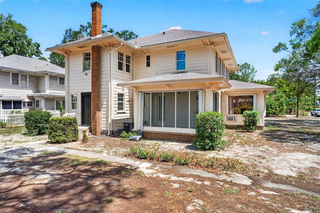 Activo con contrato: $695,000 (3 camas, 2 baños, 2347 Pies cuadrados)