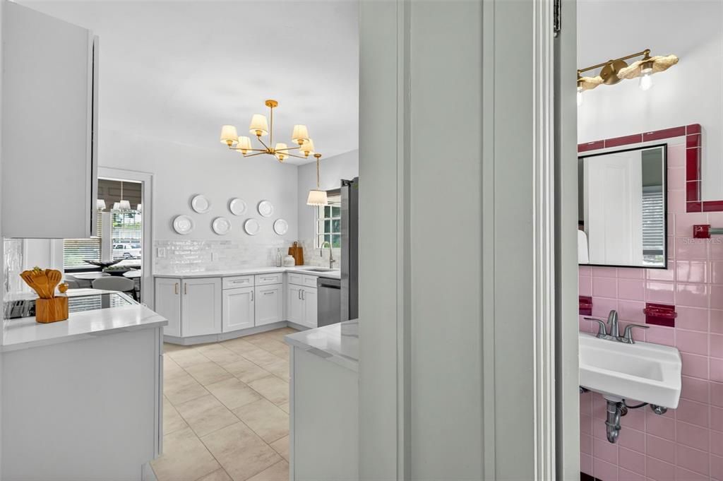 Activo con contrato: $695,000 (3 camas, 2 baños, 2347 Pies cuadrados)