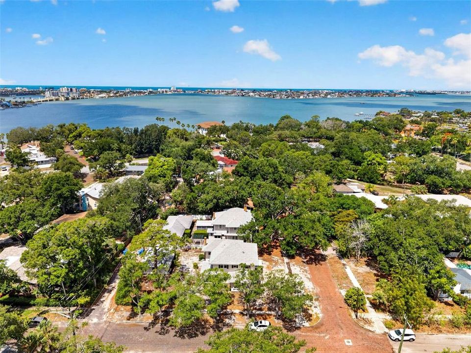 Activo con contrato: $695,000 (3 camas, 2 baños, 2347 Pies cuadrados)