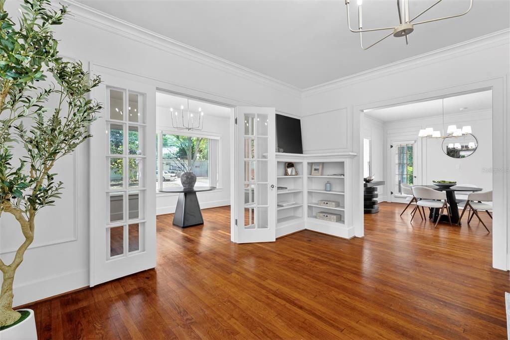 Activo con contrato: $695,000 (3 camas, 2 baños, 2347 Pies cuadrados)