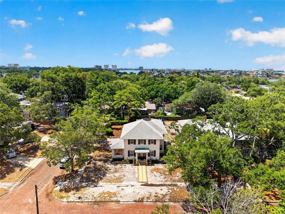 Activo con contrato: $695,000 (3 camas, 2 baños, 2347 Pies cuadrados)