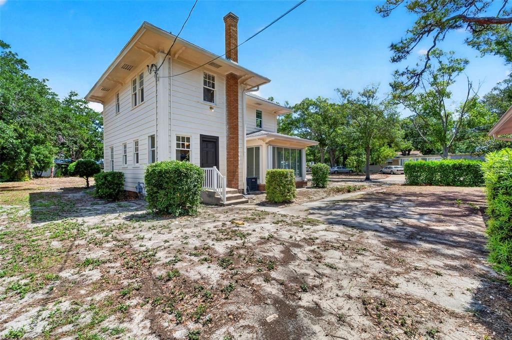 Activo con contrato: $695,000 (3 camas, 2 baños, 2347 Pies cuadrados)