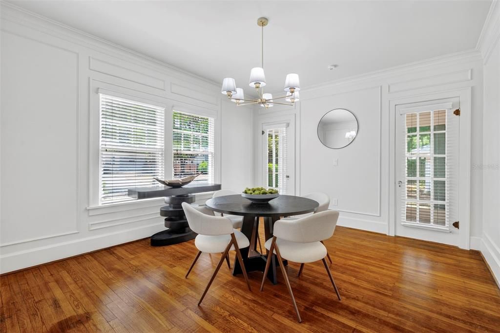 Activo con contrato: $695,000 (3 camas, 2 baños, 2347 Pies cuadrados)