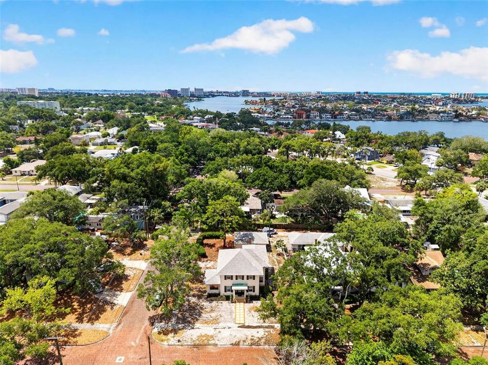 Activo con contrato: $695,000 (3 camas, 2 baños, 2347 Pies cuadrados)