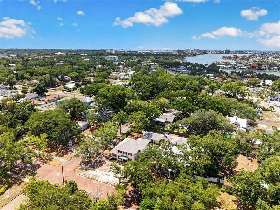 Activo con contrato: $695,000 (3 camas, 2 baños, 2347 Pies cuadrados)