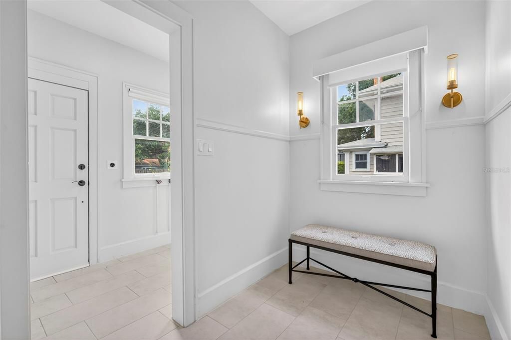 Activo con contrato: $695,000 (3 camas, 2 baños, 2347 Pies cuadrados)