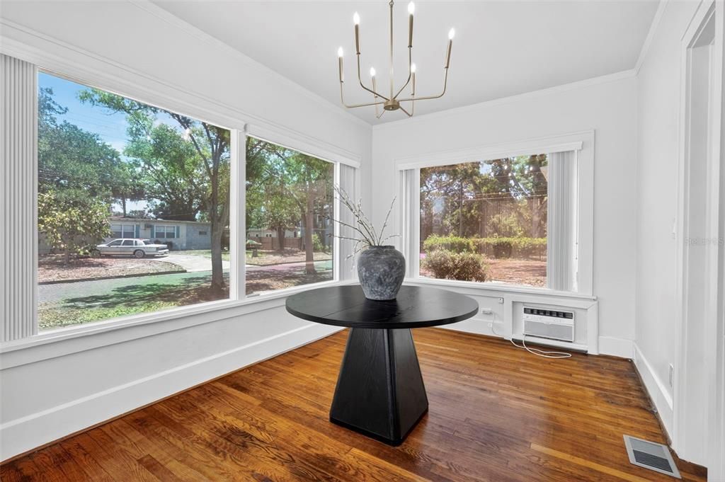 Activo con contrato: $695,000 (3 camas, 2 baños, 2347 Pies cuadrados)