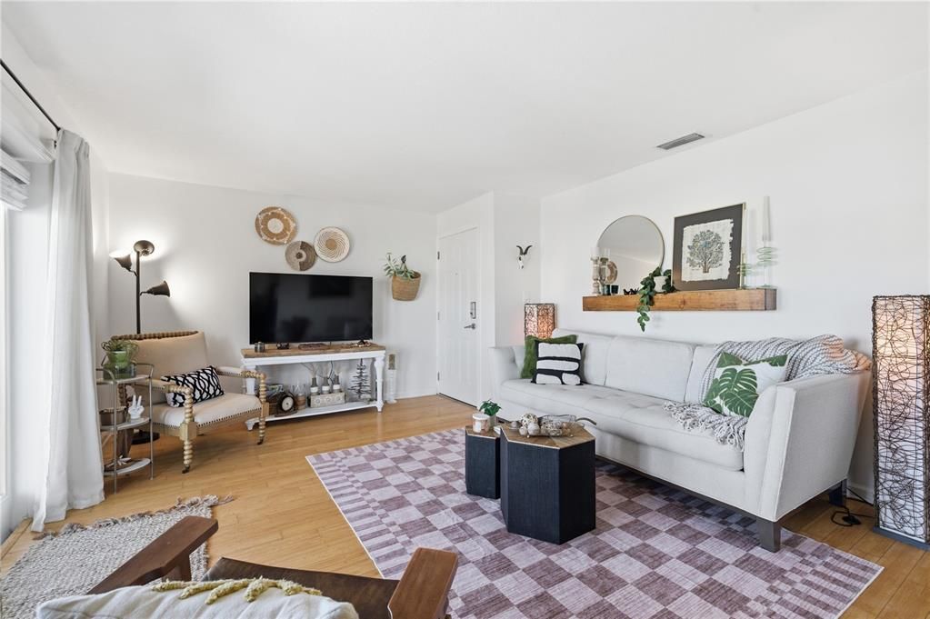 В аренду: $2,550 (2 спален, 1 ванн, 720 Квадратных фут)