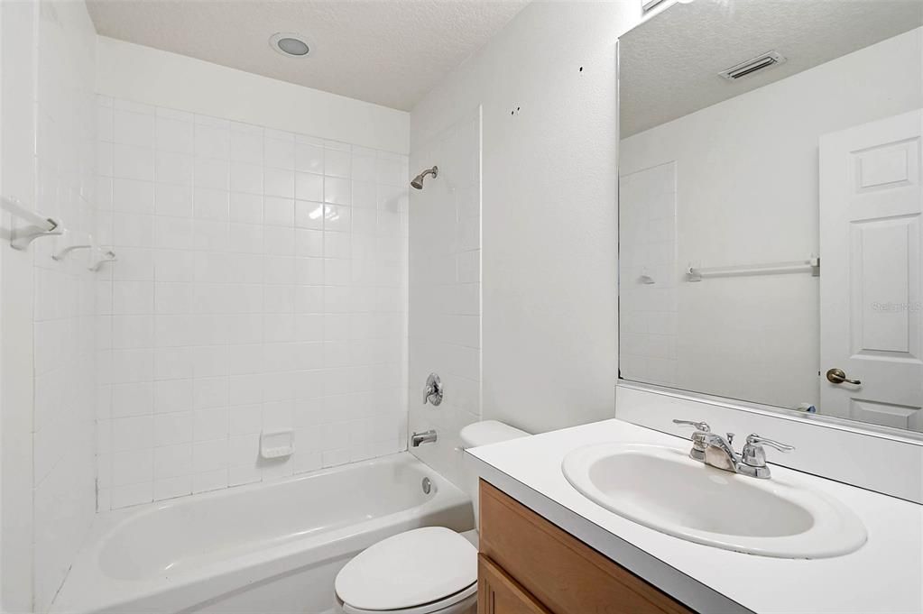 На продажу: $229,999 (3 спален, 2 ванн, 1200 Квадратных фут)