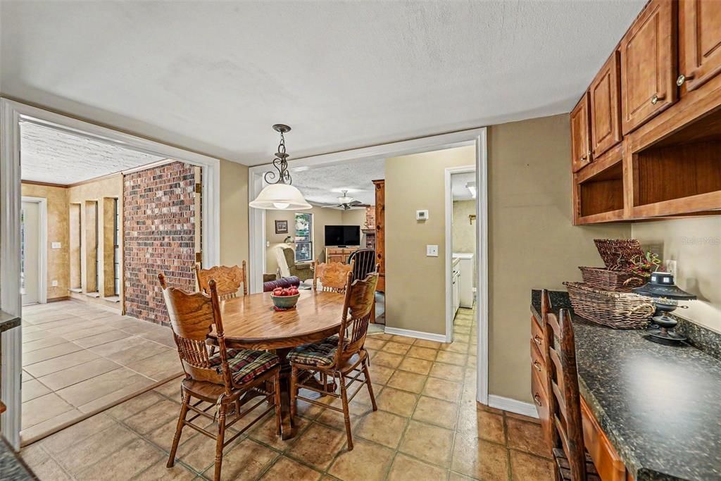 En Venta: $549,900 (5 camas, 3 baños, 2986 Pies cuadrados)