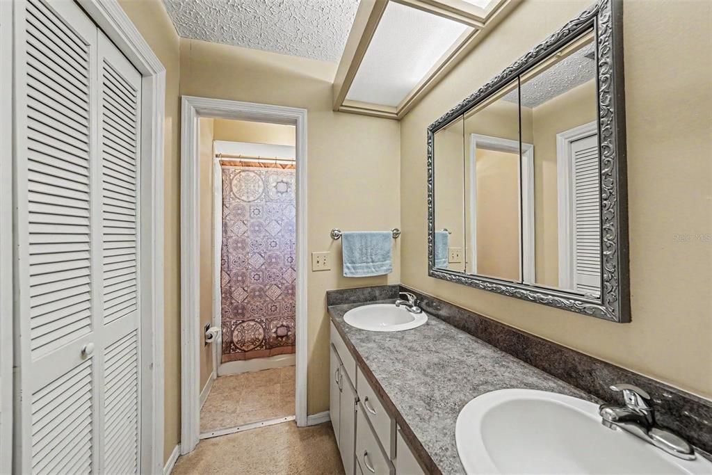 En Venta: $549,900 (5 camas, 3 baños, 2986 Pies cuadrados)