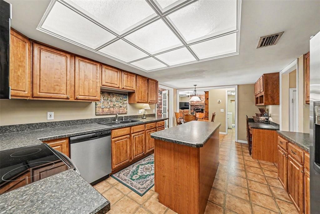 En Venta: $549,900 (5 camas, 3 baños, 2986 Pies cuadrados)