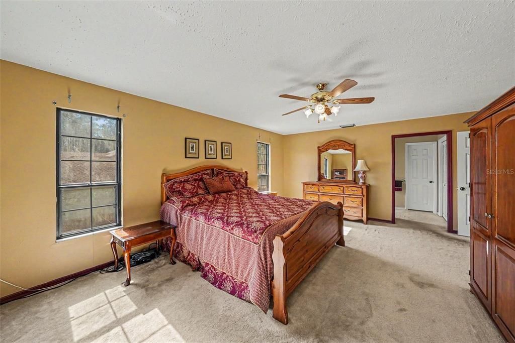 En Venta: $549,900 (5 camas, 3 baños, 2986 Pies cuadrados)