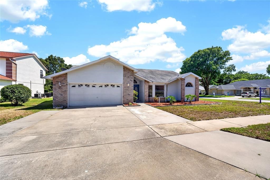 For Sale: $359,000 (3 beds, 2 baths, 1974 Square Feet)