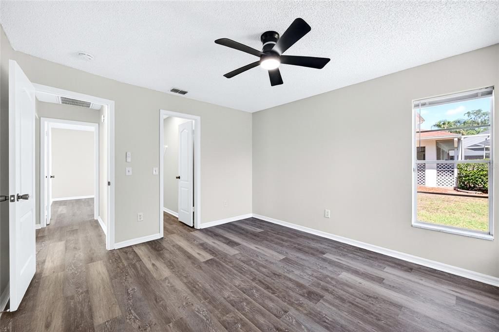 For Sale: $359,000 (3 beds, 2 baths, 1974 Square Feet)