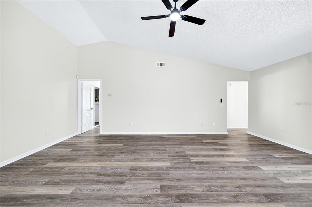 For Sale: $359,000 (3 beds, 2 baths, 1974 Square Feet)