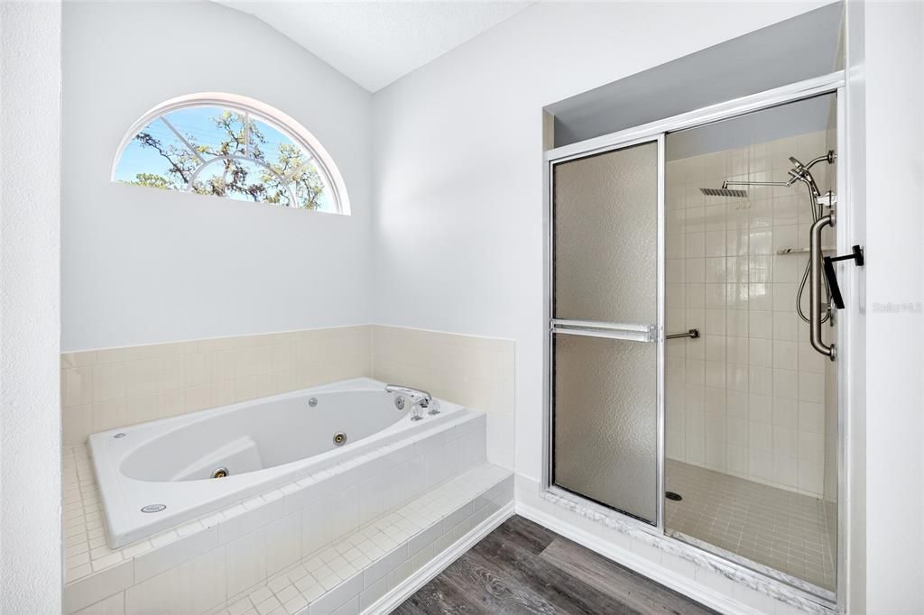 For Sale: $359,000 (3 beds, 2 baths, 1974 Square Feet)
