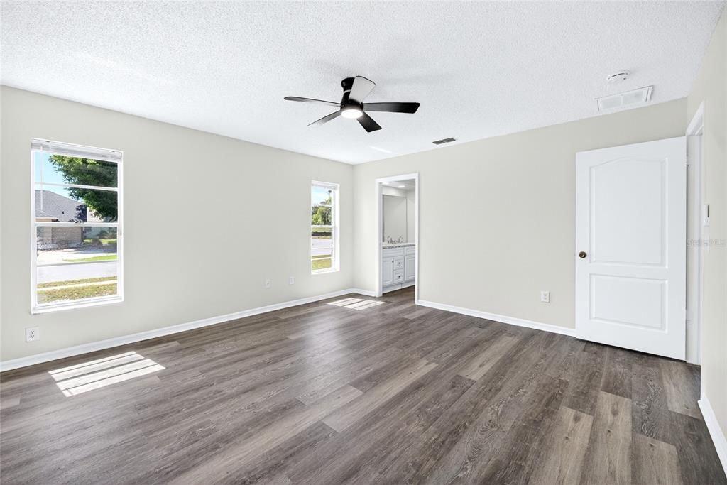 For Sale: $359,000 (3 beds, 2 baths, 1974 Square Feet)