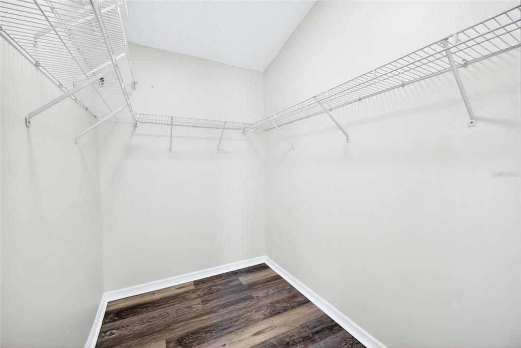 For Sale: $359,000 (3 beds, 2 baths, 1974 Square Feet)