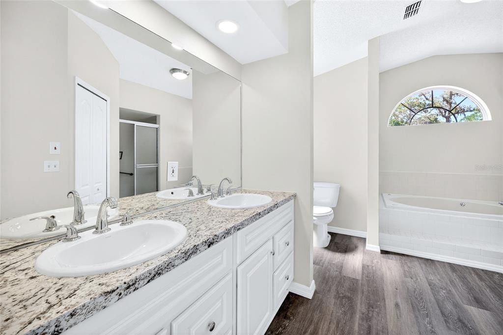 For Sale: $359,000 (3 beds, 2 baths, 1974 Square Feet)