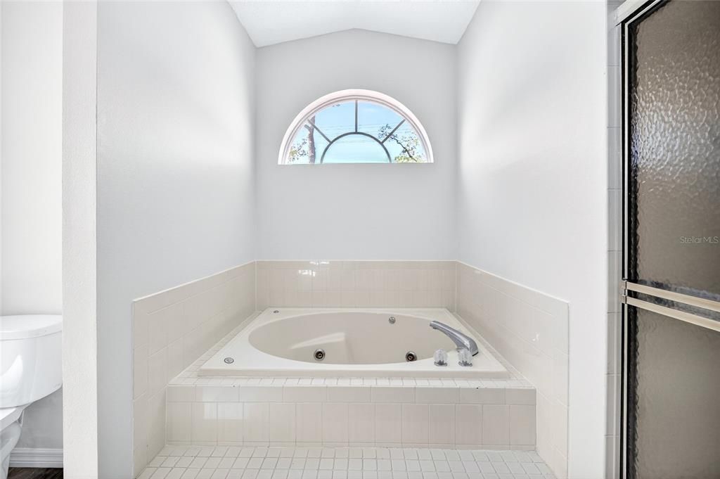 For Sale: $359,000 (3 beds, 2 baths, 1974 Square Feet)