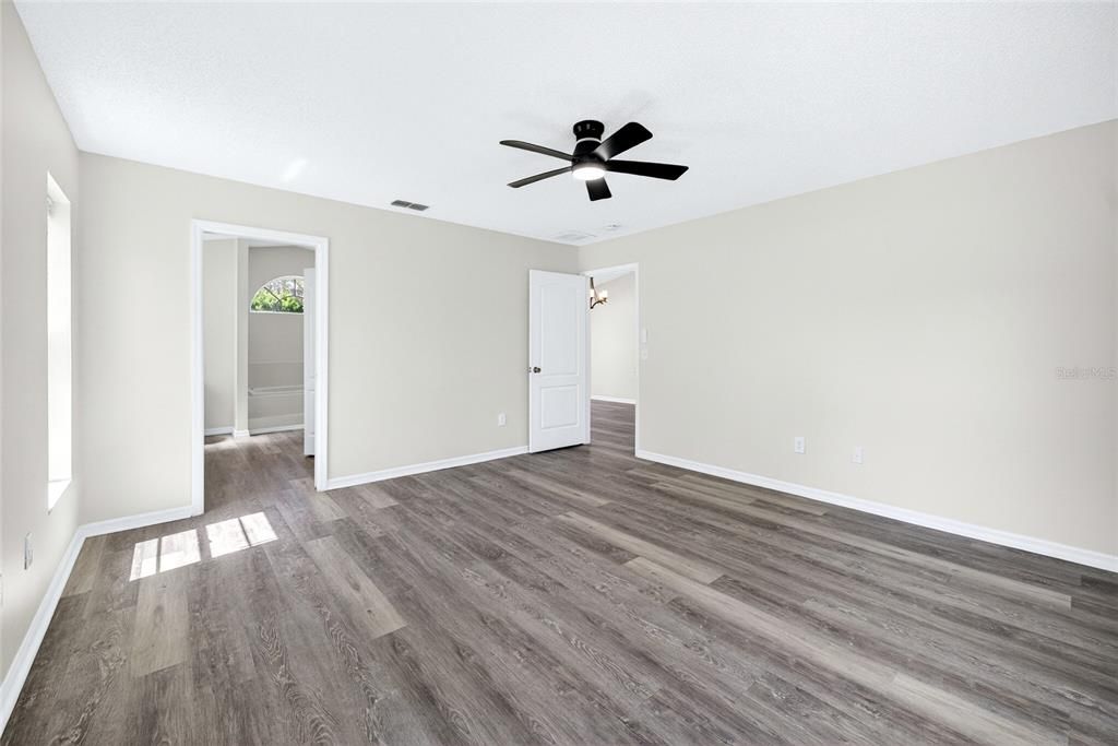 For Sale: $359,000 (3 beds, 2 baths, 1974 Square Feet)