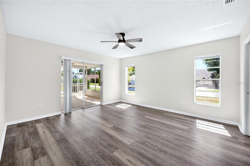 For Sale: $359,000 (3 beds, 2 baths, 1974 Square Feet)
