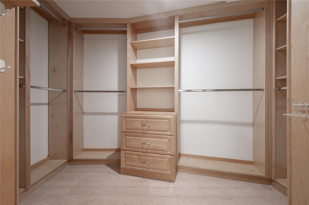 В аренду: $4,900 (5 спален, 4 ванн, 3056 Квадратных фут)