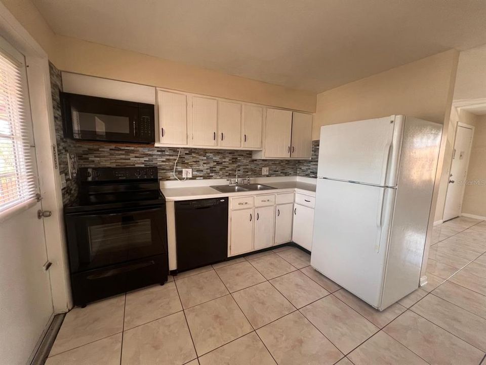 В аренду: $1,550 (2 спален, 1 ванн, 930 Квадратных фут)