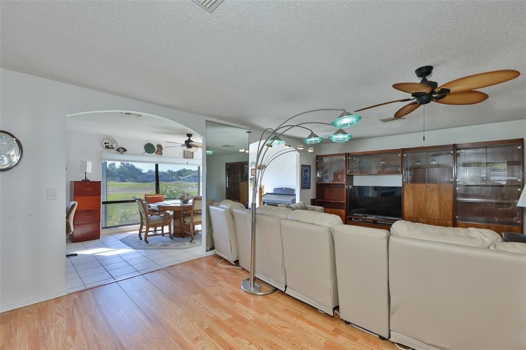 For Sale: $199,000 (2 beds, 2 baths, 1579 Square Feet)